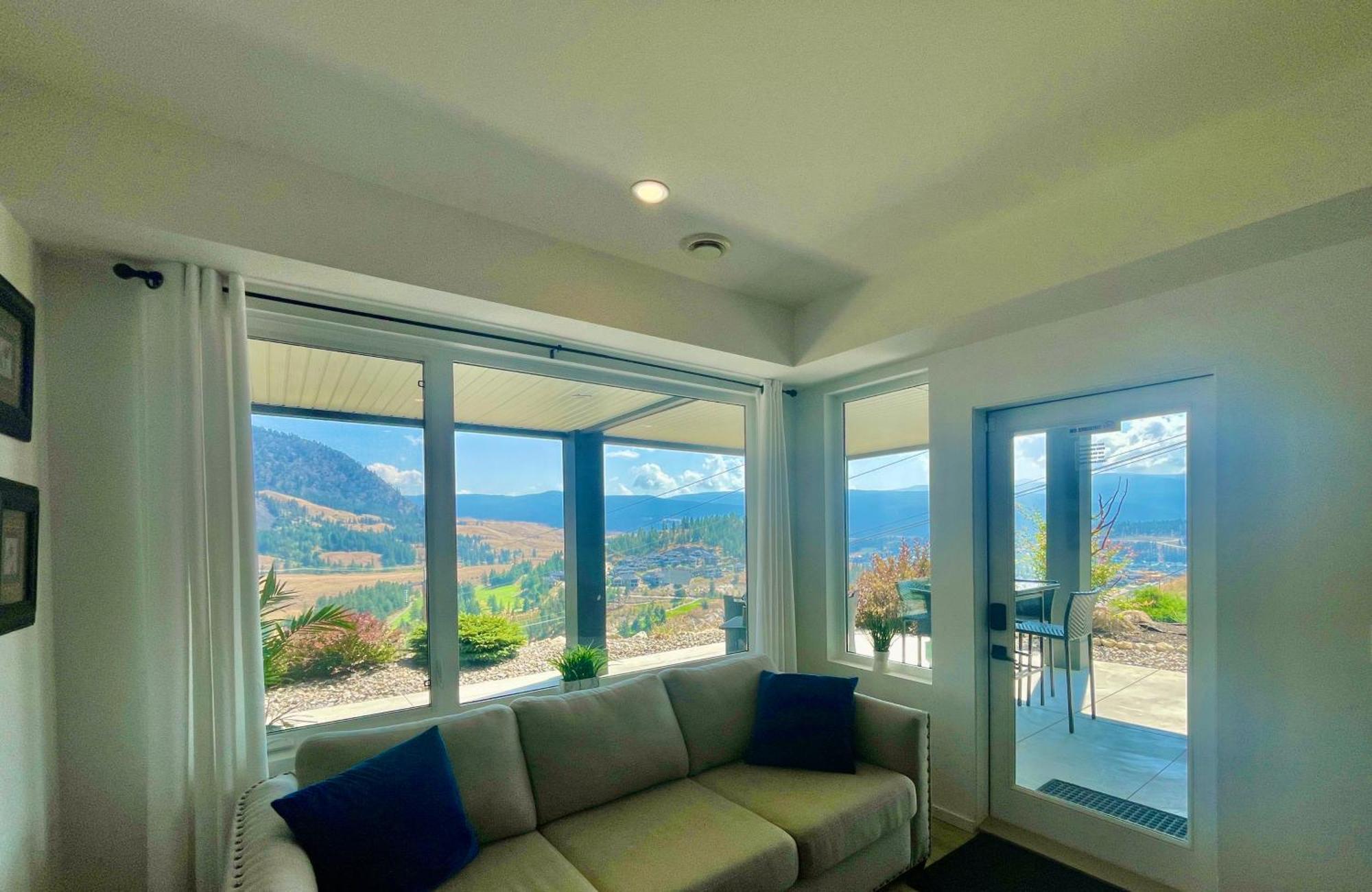 Beautiful Suite On Golf Course Kelowna Bagian luar foto
