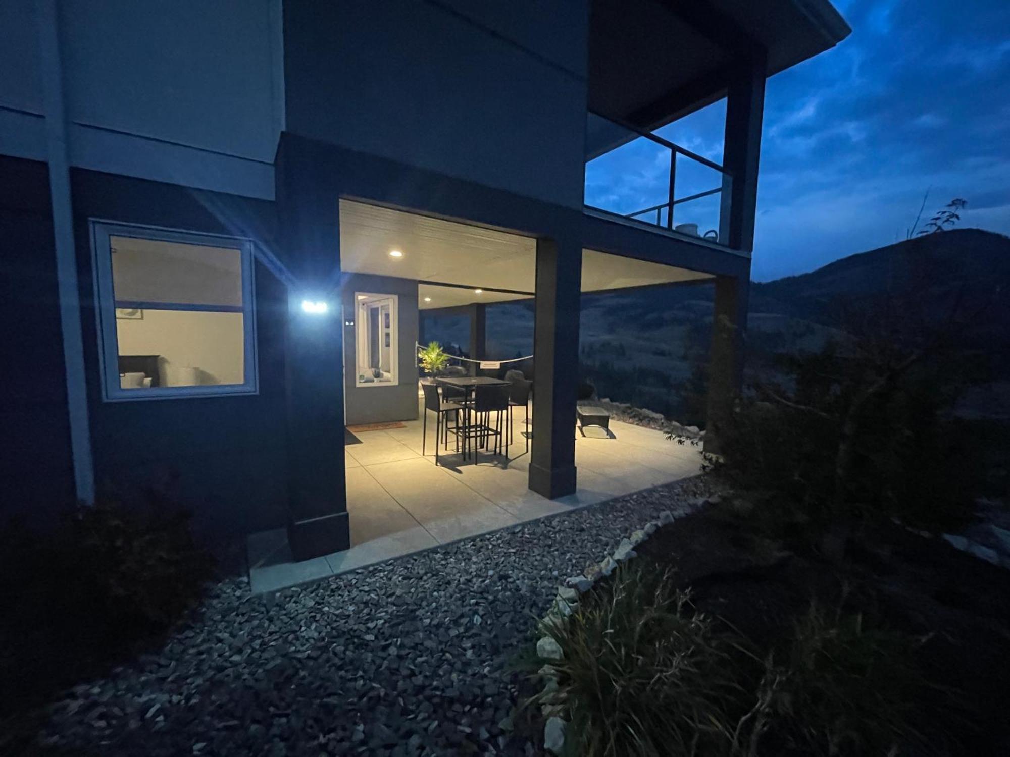 Beautiful Suite On Golf Course Kelowna Bagian luar foto