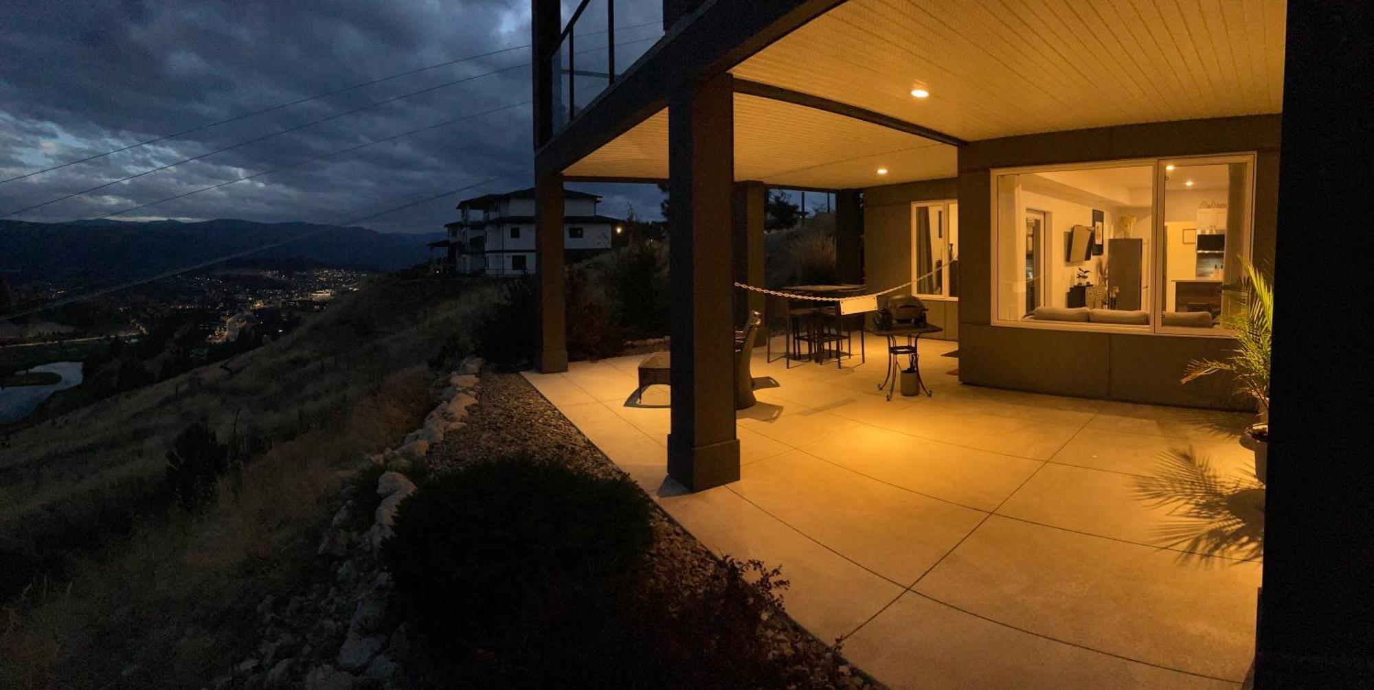 Beautiful Suite On Golf Course Kelowna Bagian luar foto