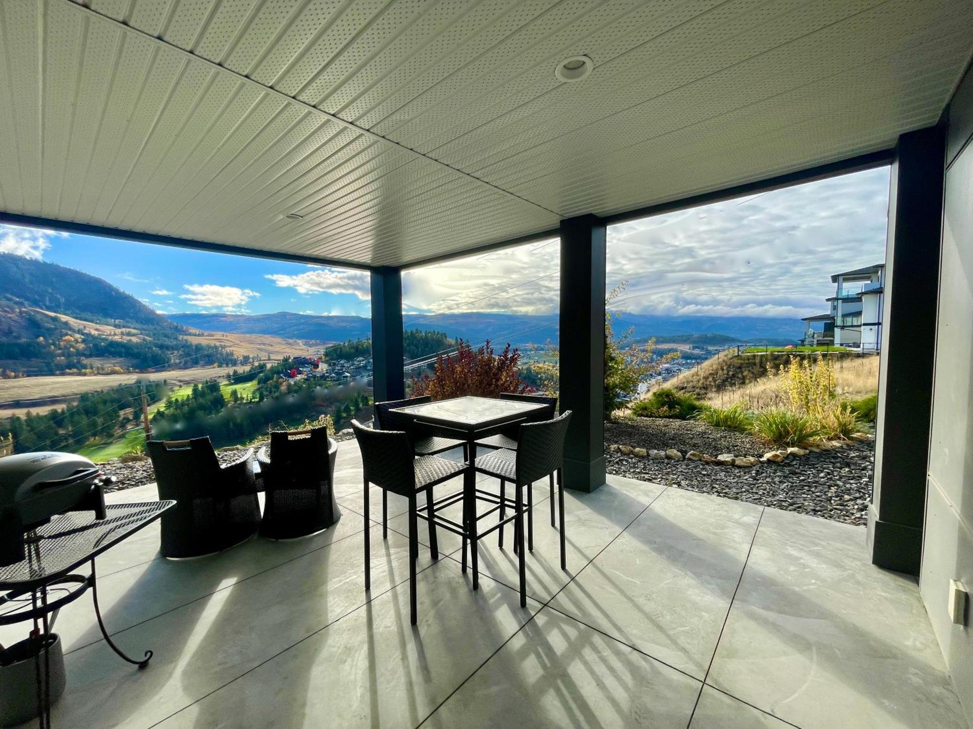 Beautiful Suite On Golf Course Kelowna Bagian luar foto